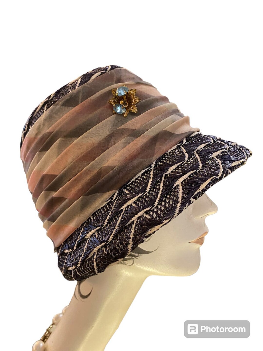 Vintage 1960s Cloche Hat Navy and White Lazarus Paris 60s  display picture 2
