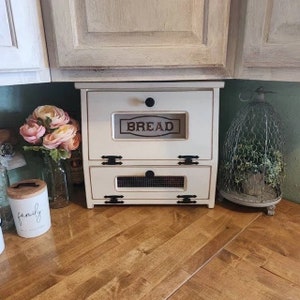 This D-LIGHTFUL DESIGNS ORIGINAL, beautiful Bread box / Vegetable bin is made from Pine or Spruce wood.  Each one is handmade by my husband and each will be a bit different due to wood grain and natural knots and flaws.
ANTIQUED WHITE