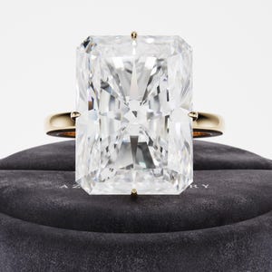 10 Carat Solitaire Radiant Cut Lab Grown Diamond Ring – IGI Certified – Large Diamond Solitaire – 14K 18K Yellow White Gold Engagement Ring