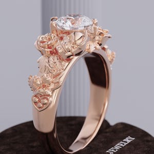 Bague de fiançailles tête de mort diamant 1 carat - Bague florale gothique en or - Bague tendance rose et tête de mort - Bijoux de mariage alternatifs uniques