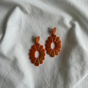 Boucles d'oreilles en argile polymère faites à la main Orange