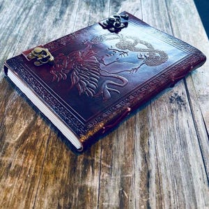 Cuaderno de diario de cuero hecho a mano: cuero de cabra marrón con hebilla de latón