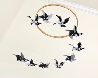 High Contrast Baby Mobile for a Modern Minimalist Nursery : Black and White