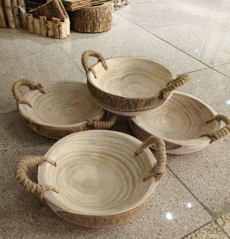 Natürliches Holztablett mit Seilgriffen Rustikaler Akzent Handgefertigte runde Holzplatte Artisanal Kitchen Decor Bild 6