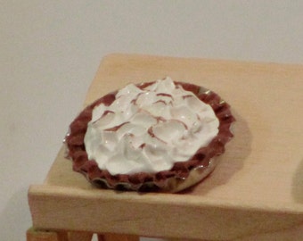 Miniature meringue pie