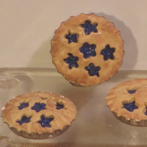 Miniature Blueberry pie top crust cutouts