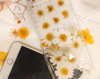 Chic White Daisy Phone Case Delicate Gift for Someone Special