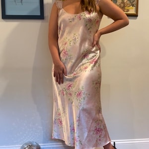 Maxi slip floral rosa de Oscar de la Renta de los años 80