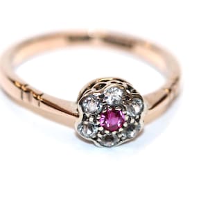 Pierścionek z 18-karatowego różowego złota z rubinami i diamentami, rozmiar K