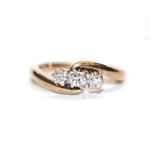 9カラットイエローゴールド スリーストーン ダイヤモンドリング サイズK