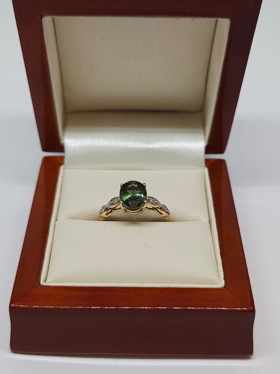 9ct Yellow Gold Green Garnet and Diamond Ring