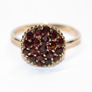 9ct Yellow Gold Garnet Cluster Ring Size Q