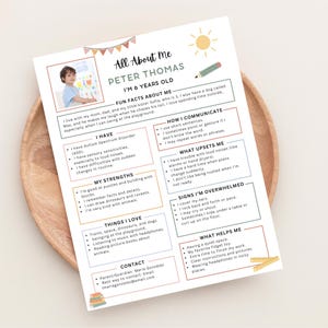 以下が含まれることがあります： 6歳のピーター・トーマスさんのための、パーソナライズされた「オールアバウトミー」印刷可能シート。楽しい事実、強み、好みを紹介。写真、太陽のイラスト、鉛筆のグラフィックが含まれています。