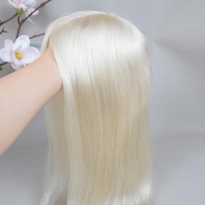 ホワイトブロンドの人間のバージンヘアトッパー 5x6インチ モノフィラメントベース プラチナブロンドヘア トゥーピー 薄毛の女性へのギフト