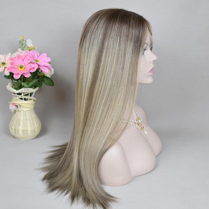 オンブルアッシュブロンドのヨーロッパ産バージンヘアのコーシャウィッグ、シェイテルスイスレーストップのユダヤ人ウィッグ、女性への誕生日プレゼント