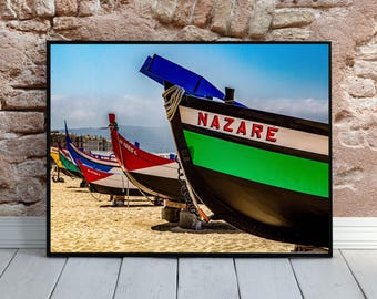 Fotografía vibrante del barco de la playa de Nazaré, Portugal: impresión artística colorida, opciones disponibles,