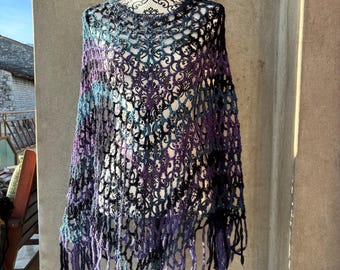 Poncho de crochet hecho a mano