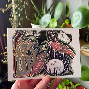 Donne Fungo – Cartolina d'arte surreale Outsider A6 / Mini stampa botanica di Jay Snelling