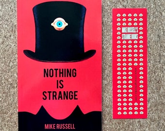 „Nothing Is Strange“ von Mike Russel. 20 bewusstseinserweiternde Kurzgeschichten. Unabhängig erschienenes signiertes Taschenbuch plus Lesezeichen.