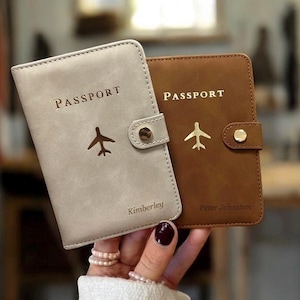 Étui de passeport personnalisé en cuir véritable, couverture de passeport de Noël, gaufrage, cadeau en cuir PU, cadeau de voyage, couverture de passeport de voyage monogrammée Holiday