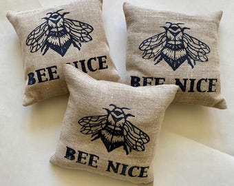 hand printed linen sachet filled with lavender flowers!