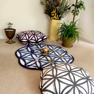 MEDITATION CUSHION Sacred Geometry Art by Leah Wake Printed on Luxury Velveteen Sacred Geometry Seed of Life Yoga Meditation Cushion Pad Bild 3