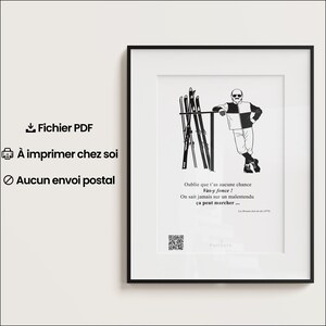 Peut inclure: Impression encadrée noire avec une illustration en noir et blanc d'un skieur et de skis. L'impression comprend du texte français et un code QR. Le skieur est appuyé sur une barre, avec des skis appuyés contre lui.