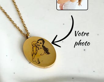 Personalized photo necklace, engraved photo necklace for women, floral pendant necklace with personalized portrait, Mother&#39;s Day gift