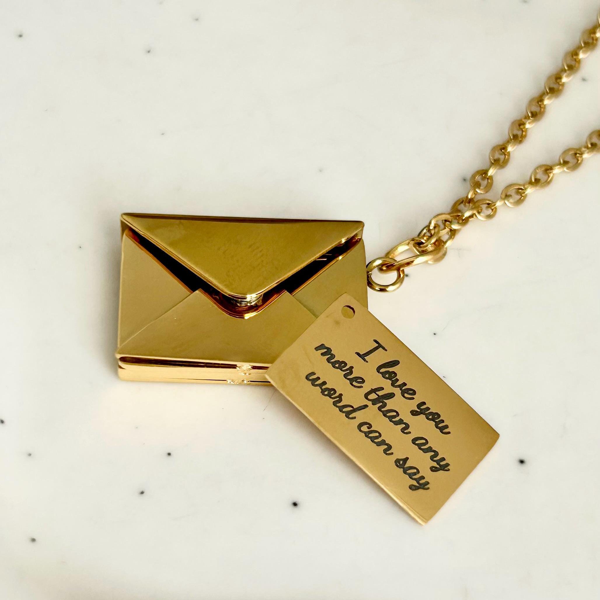 MEDAILLON A IDENTIFIER. S’OUVRE POUR METTRE UN MESSAGE, UNE