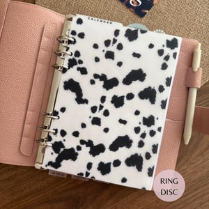 Dalmatinertryckt pergamentkalender med instrumentpanel | Transparent kalenderavdelare | Kalendertillbehör för A5 A6 LV personliga Filofax- och skivkalenderar