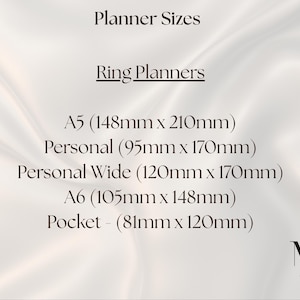 Puede incluir: Una tabla titulada Planner Sizes y Ring Planners que enumera dimensiones en mil&iacute;metros: A5 148mm x 210mm, Personal 95mm x 170mm, Personal Wide 120mm x 170mm, A6 105mm x 148mm y Pocket 81mm x 120mm, con el logotipo de Marcella Paper Co abajo.