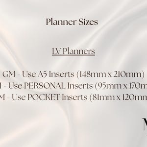Puede incluir: Una tabla titulada Planner Sizes para LV Planners que indica las dimensiones: GM usa insertos A5 de 148mm x 210mm, MM usa insertos Personal de 95mm x 170mm y PM usa insertos Pocket de 81mm x 120mm sobre un fondo de color crema claro.