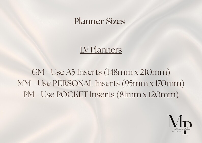 Puede incluir: Una tabla titulada Planner Sizes para LV Planners que indica las dimensiones: GM usa insertos A5 de 148mm x 210mm, MM usa insertos Personal de 95mm x 170mm y PM usa insertos Pocket de 81mm x 120mm sobre un fondo de color crema claro.