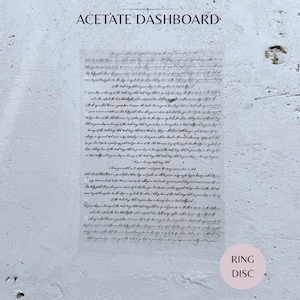 Könnte beinhalten: Acetat-Dashboard mit handschriftlichem Text. Der Text ist in schwarzer Tinte auf einem transparenten Blatt. Die Worte "Acetate Dashboard" stehen oben. Ein rosa Kreis mit "Ring Disc" unten.