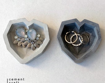 Plateaux circulaires en ciment en forme de coeur | Décoration intérieure en béton