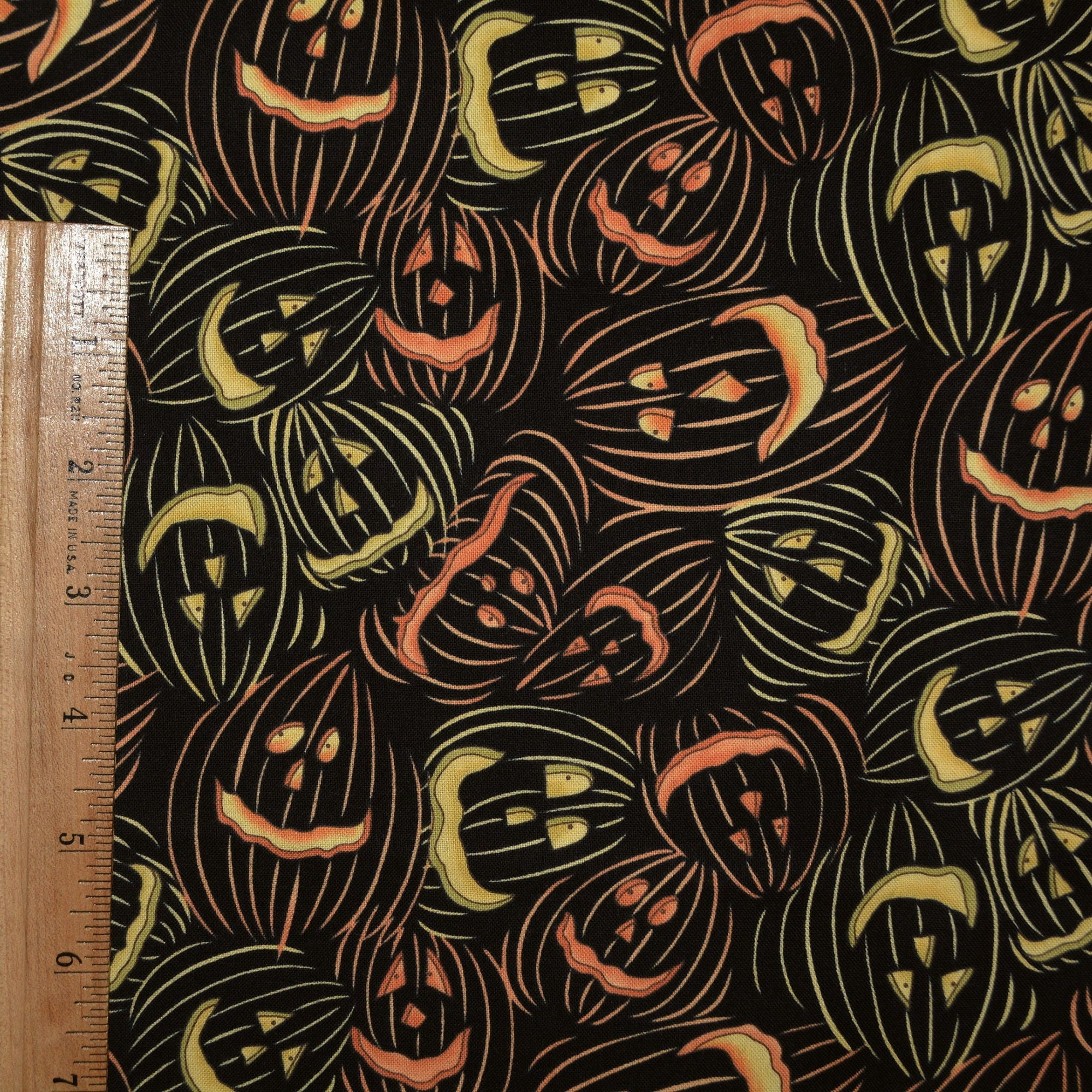 Halloween fabric, pumpkin fabric, Clothworks Diane Knott