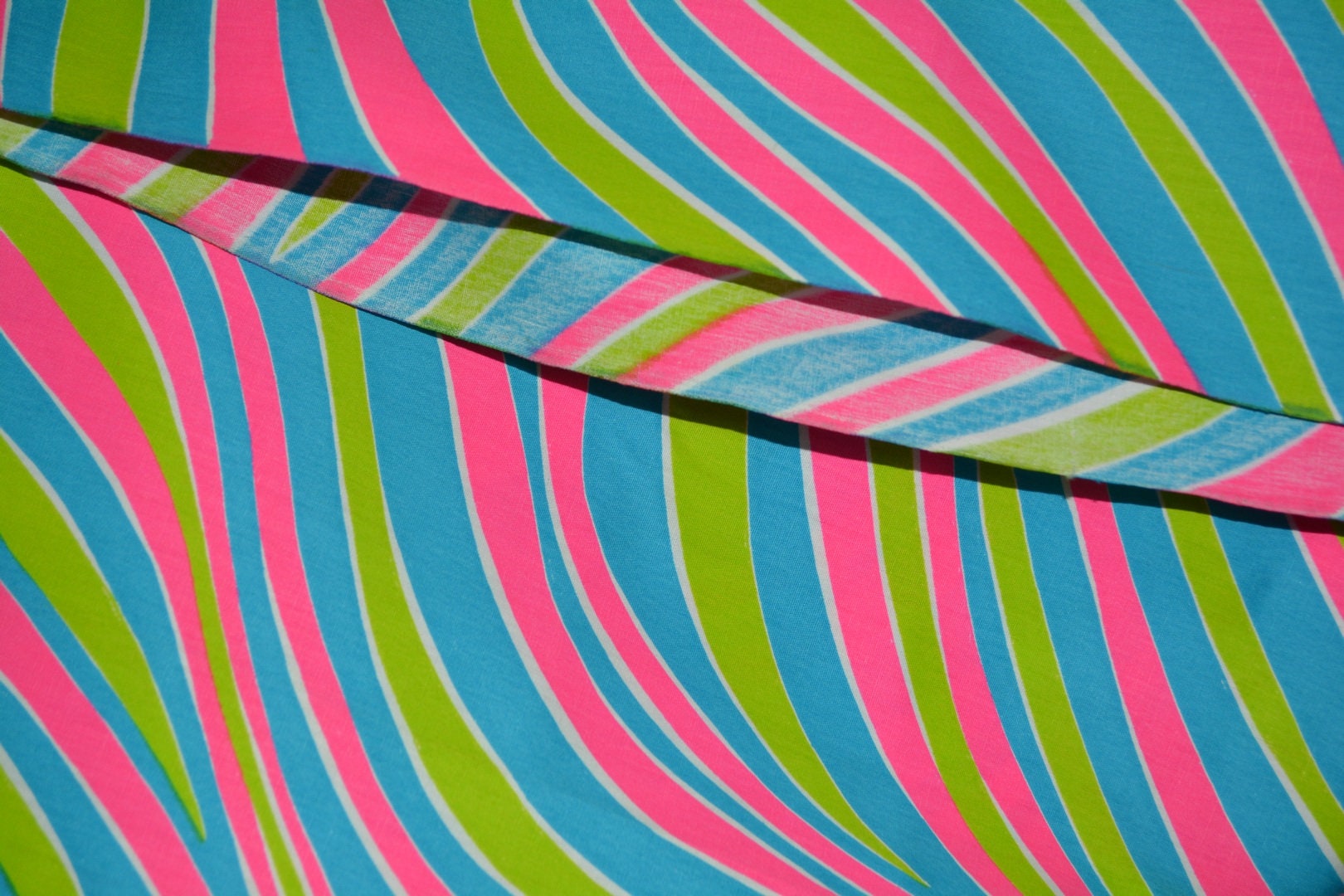 3 yards Fabric FUNKY psychedelic wavy neon fabric vintage mod fabric