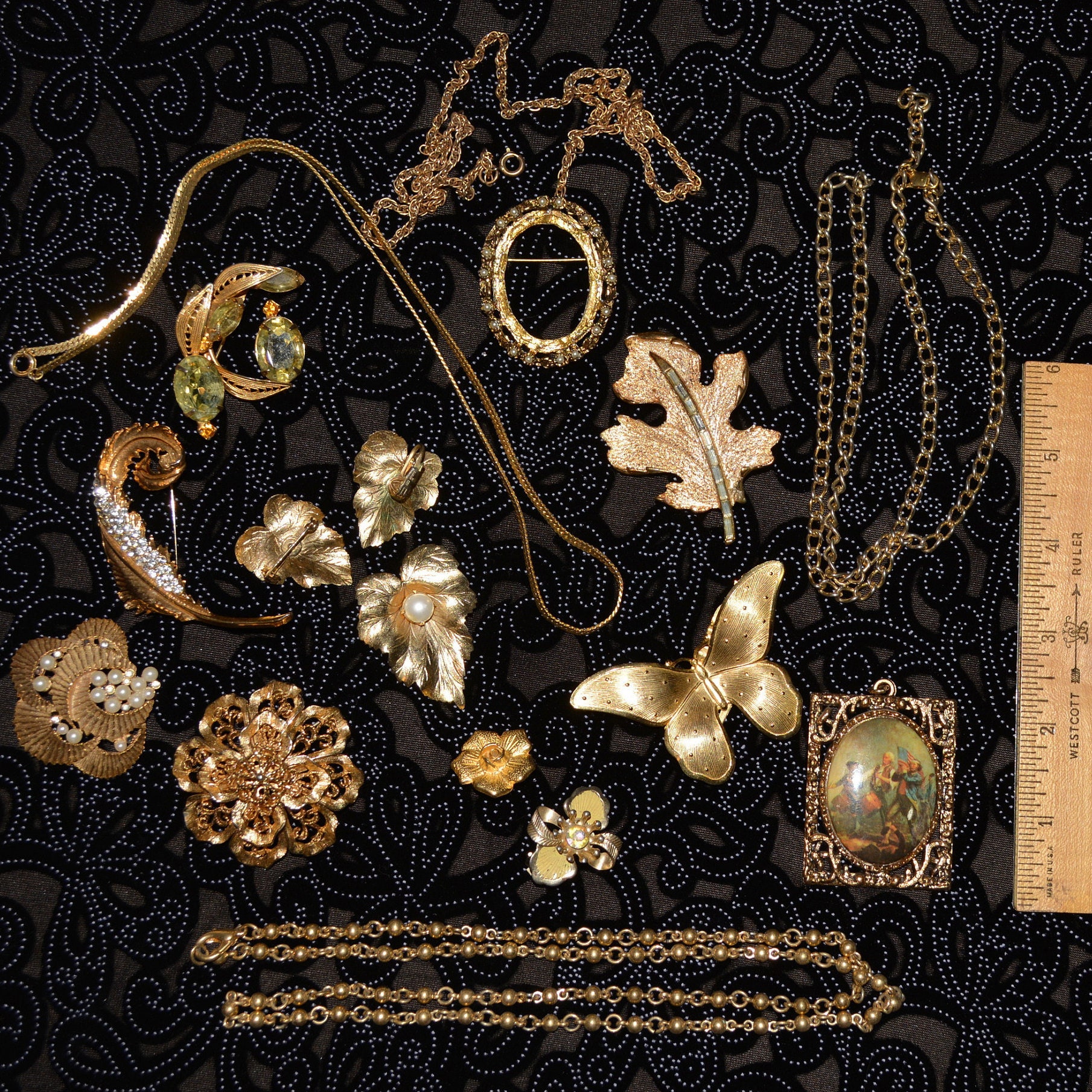 Vintage jewelry lot, costume jewelry lot, vintage brooch destash, as is