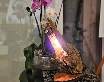 Table/desk lamp in reclaimed wood, original vintage lamp holder, ceramic switch. Creates a warm relaxing atmosphere