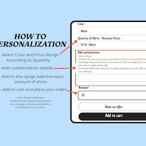 K&ouml;nnte beinhalten: Ein digitales Display auf hellblauem Hintergrund zeigt Anweisungen zur Personalisierung einer Bestellung. Die Schritte umfassen die Auswahl von Farbe und Menge, das Hinzuf&uuml;gen von Anpassungsdetails, die Angabe der Menge und das Hinzuf&uuml;gen zum Warenkorb. Das Display zeigt auch eine schwarze Farbauswahl und eine Menge von 13 Hemden.