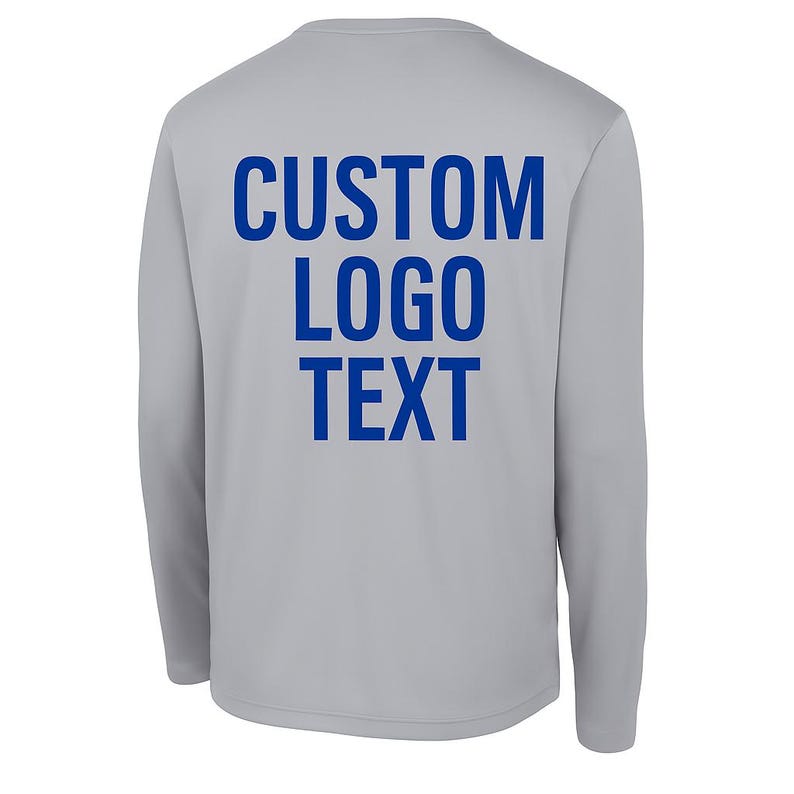 Pode incluir: Uma camisa cinza claro de manga comprida com o texto azul "CUSTOM LOGO TEXT" impresso nas costas. A camisa tem gola redonda e mangas compridas, adequada para v&aacute;rias atividades.