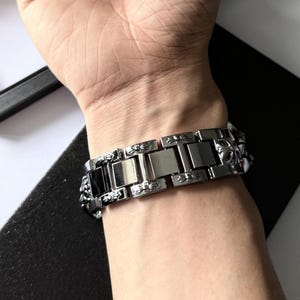 Gothic Punk Apple Uhrenarmband für Herren & Damen | Armband aus Metall silberfarben | Passend für 49 mm 45 mm 41 mm 40 mm Serie 9 8 7 6 SE
