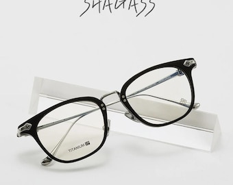 Titanium Irregular Eyeglasses Frame: Lightweight Stylish Eyewear