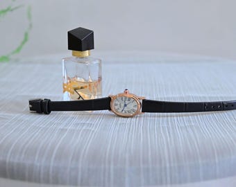 Vintage Style Rose Gold Watch: Oval Dial, Leather Strap