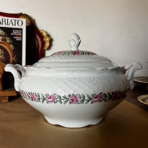 Vintage Bavarian Porcelain Soup Tureen – Schumann Arzberg, Germany (ca. 1945–1960)