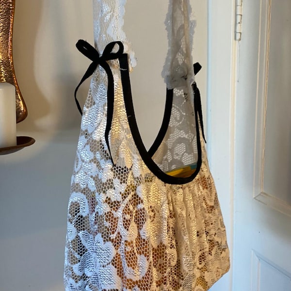 Patrón de costura para bolso de hombro Babydoll con encaje y coqueta en PDF