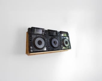 CDJ wall mount