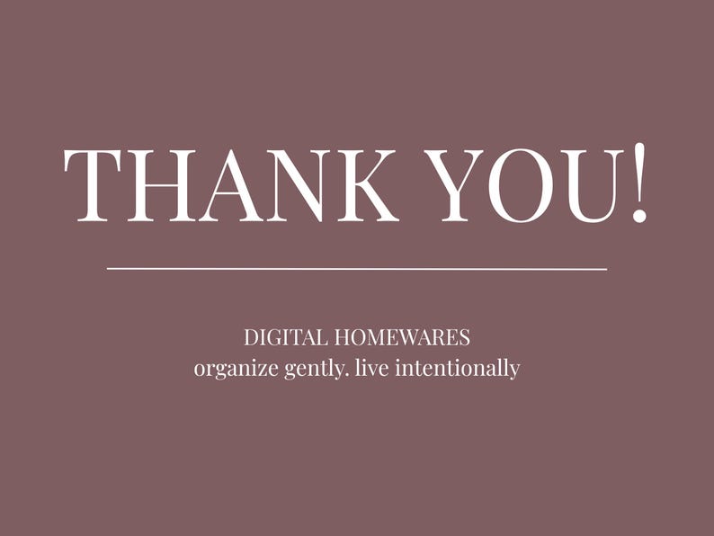 Puede incluir: Gr&aacute;fico de productos digitales para el hogar sobre un fondo malva. Las palabras "THANK YOU!" est&aacute;n en letras may&uacute;sculas blancas grandes sobre una l&iacute;nea horizontal blanca. Debajo, el texto dice "DIGITAL HOMEWARES organize gently. live intentionally."