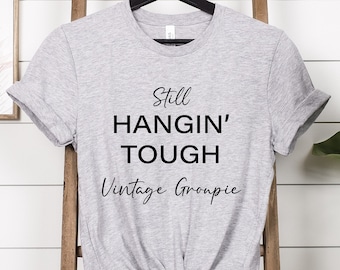 Camiseta Still Hangin’ Tough, nuevo concierto para niños, camiseta de Cover Girl, camiseta Hangin Tough, regalo divertido, gira de mixtapes, atuendo para conciertos, camiseta de moda