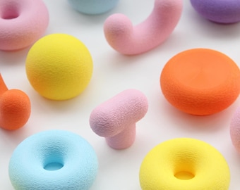 Furniture knob available in 13 colors and made of biopolymer - created by BENGA Studio for the Stimulo collection